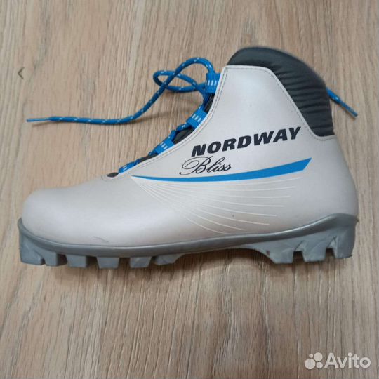 Лыжные ботинки размер 38