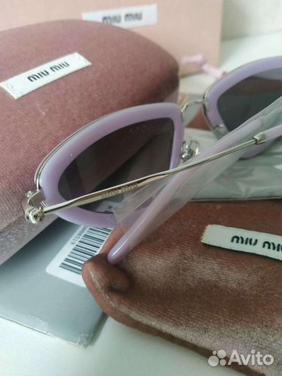 Солнцезащитные очки Miu Miu