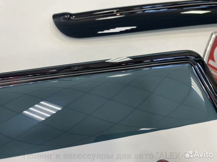 Дефлектора на окна тёмные Mitsubishi Pajero II