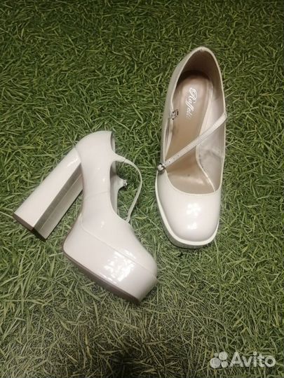 Туфли белые (40 размер)