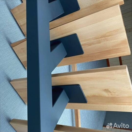 Металлический каркас лестницы для дома