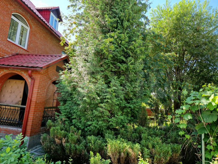 Дом 300 м² на участке 12 сот.