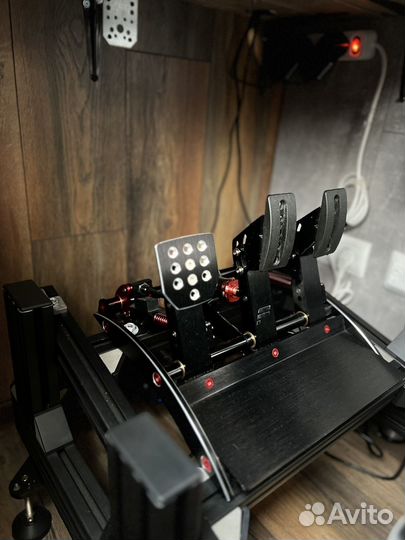 Fanatec DD PRO 8NM вместе с кокпитом из профиля