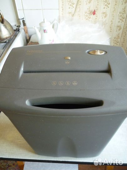 Шредер fellowes P700-2 (уничтож. бумаги) + ведро