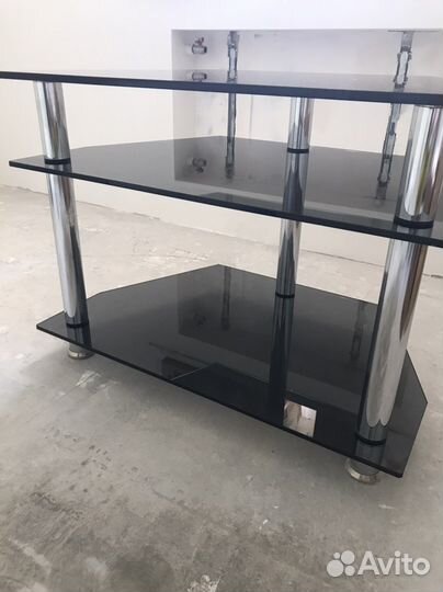 Стеклянная тумба под тв