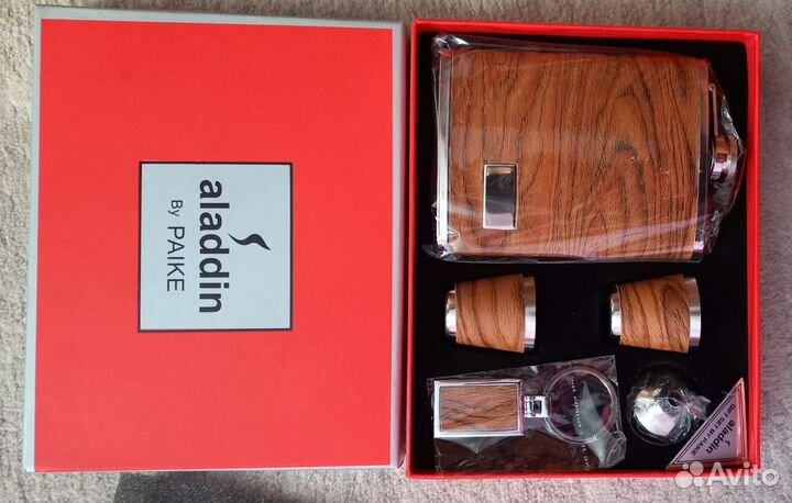 Подарочный набор фляжка со стопками (5 предметов)