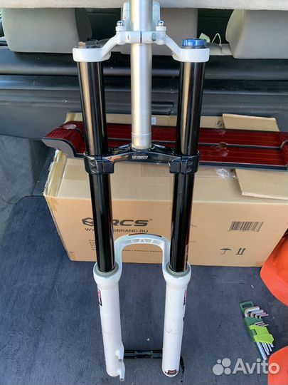 Вилка Rock Shox Boxxer 27.5