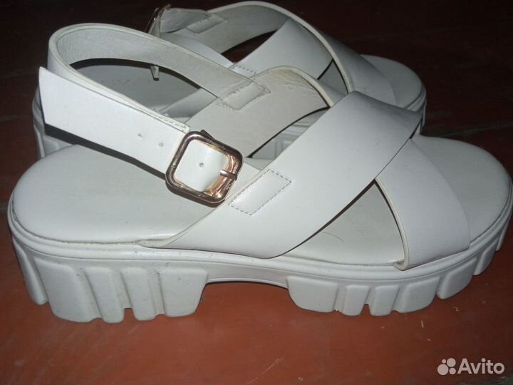 Продам ботинки