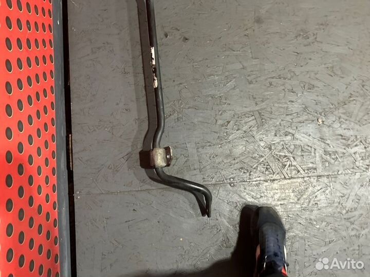 Стабилизатор подвески (поперечной устойчивости)