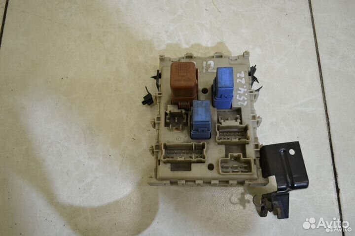 Блок предохронителей в салоне Nissan Primera P12