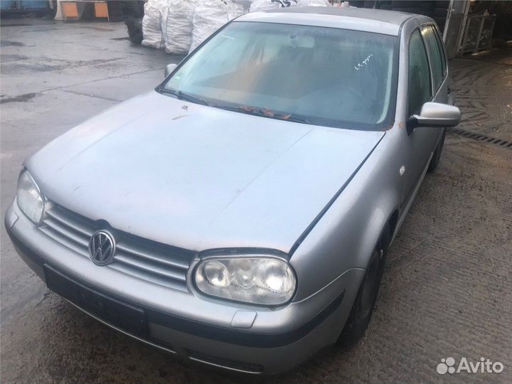 Разбор на запчасти Volkswagen Golf 4