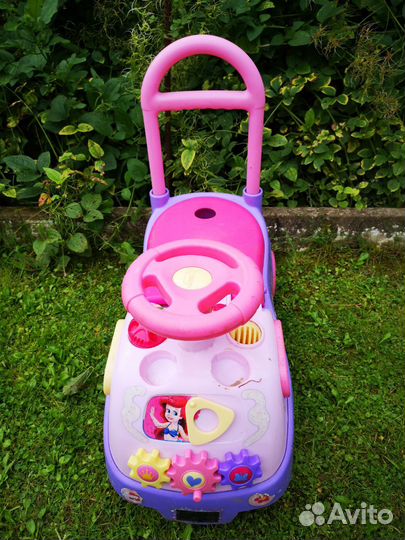 Машинка каталка толокар с ручкой