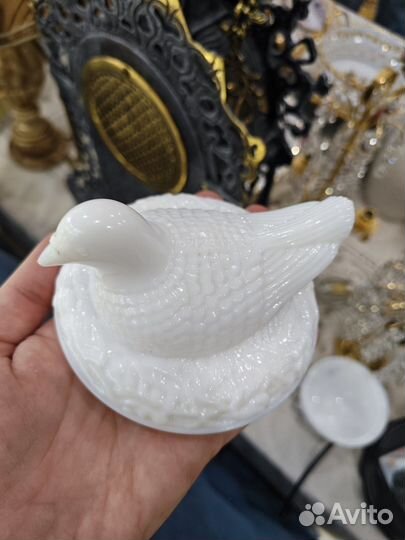 Паштетница курочка из молочного стекла