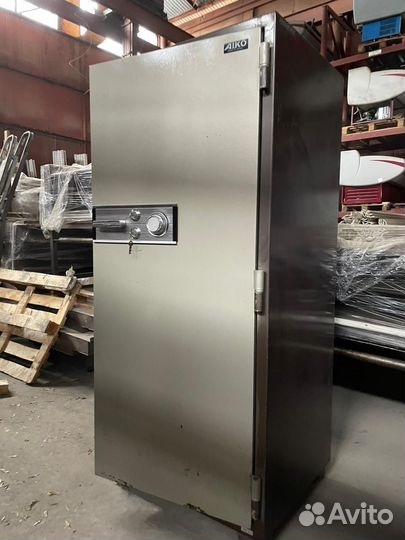 Сейф aiko jis s 1037