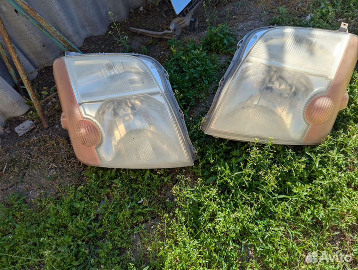 Продам фары и крылья на honda mobilio