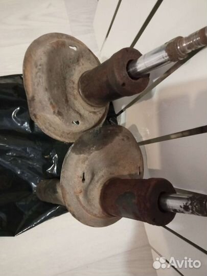 Амортизаторы передние Пежо Партнер Берлинго