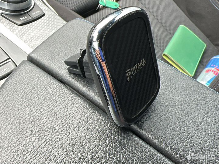 Автомобильная беспроводная зарядка pitaka