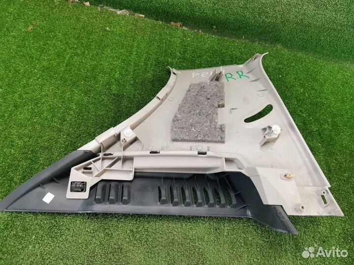 Обшивка стойки кузова задняя правая Renault Clio