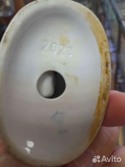 Фарфоровая статуэтка