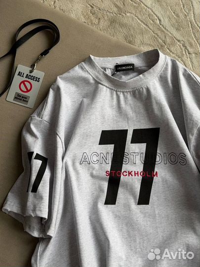 Футболка Balenciaga трендовая (топ 2025)