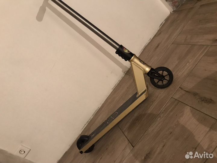 Трюкавой самокат nativ Stem sandezi