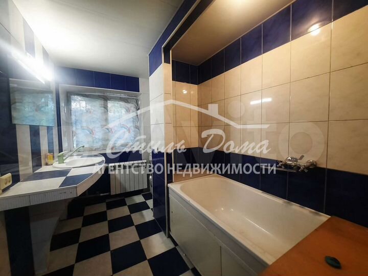 2-к. квартира, 57 м², 1/9 эт.