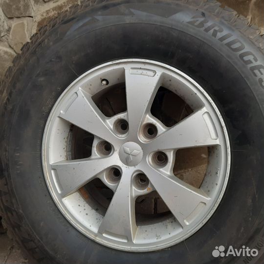 Зимние шины 265/70R16 bridgestone blizzak SPI