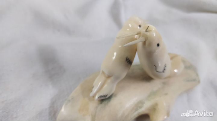 Статуэтка из кости