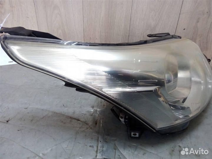 Фара правая Toyota Avensis
