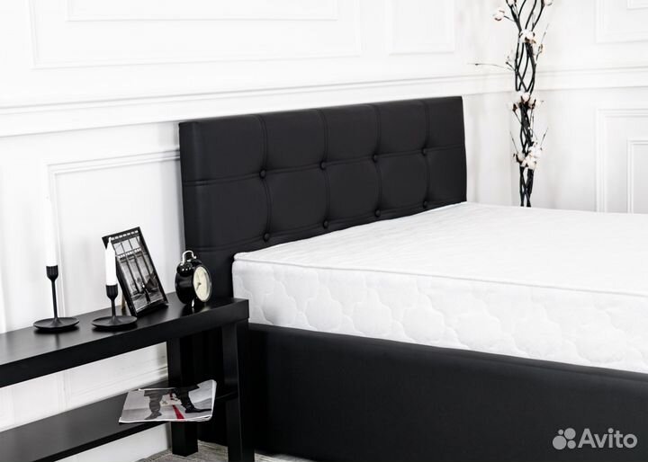 Кровать с матрасом