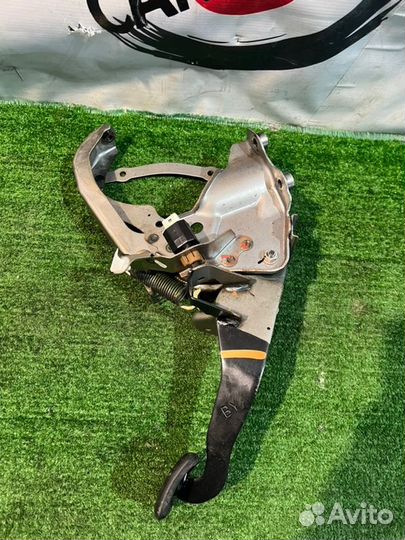 Педаль тормоза (1) Lexus Nx300H AYZ10 2AR-FXE 2015