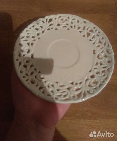 Фарфоровое прорезное блюдце