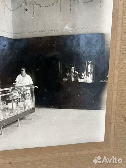 Кондитерский магазин нэп,прилавки с шоколадом