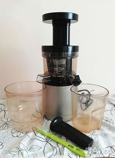 Соковыжималка шнековая