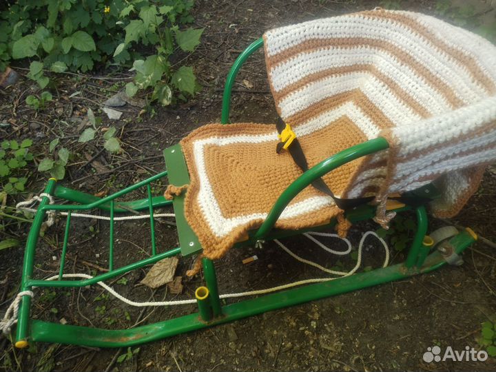 Санки с колесами и ручкой