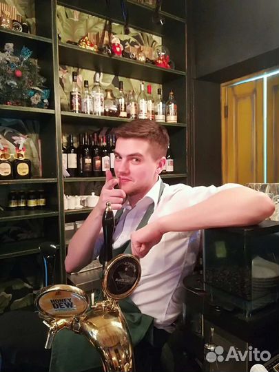 Бармен официант бариста