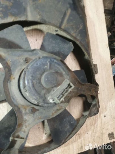 Вентилятор охлаждения и дифузор audi 80