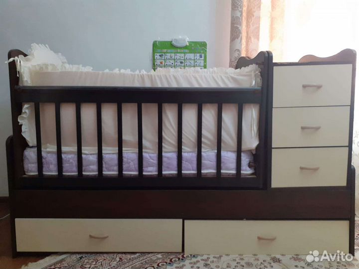 Детская кроватка с комодом