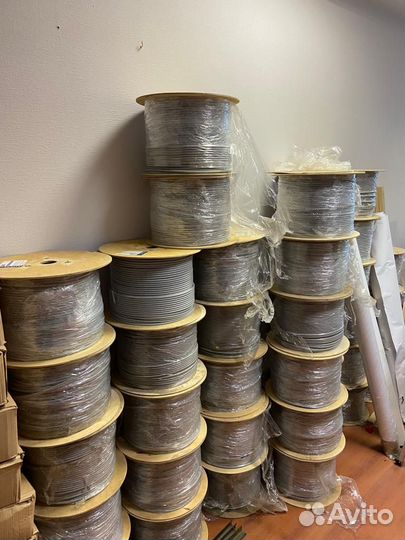 Кабель витая пара Hyperline uutp4R-C6-S23-IN-lsltx