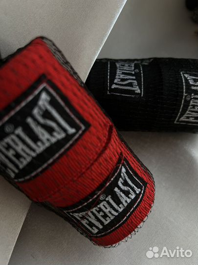Боксерские перчатки, бинты, шлема