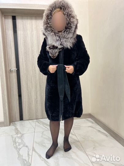 Шуба мутоновая с капюшоном чернобурки