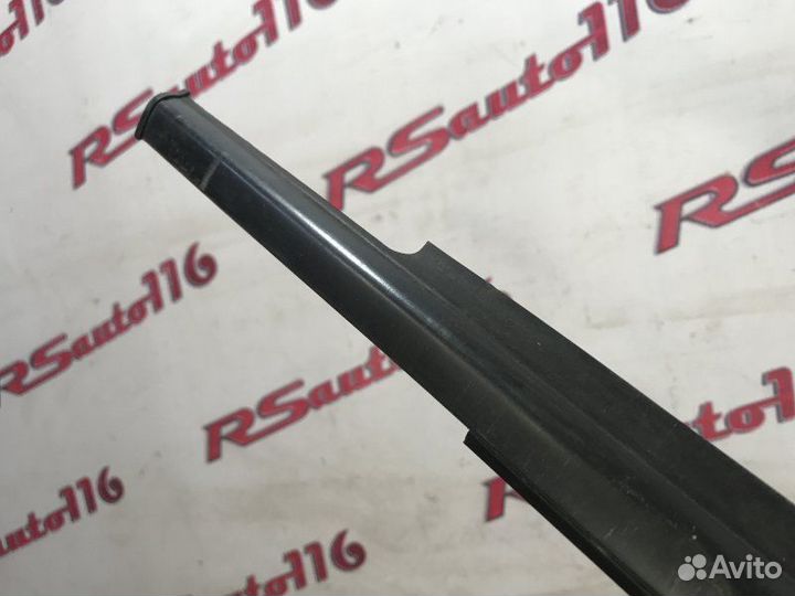 Молдинг стекла передний правый Citroen C-Crosser