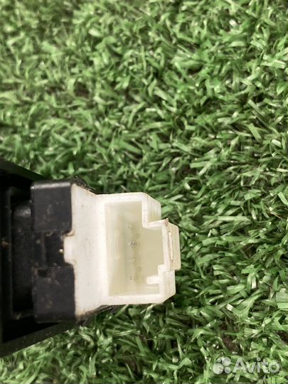 Кнопка центрального замка Skoda Fabia 2