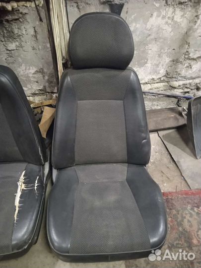 Передние сиденья