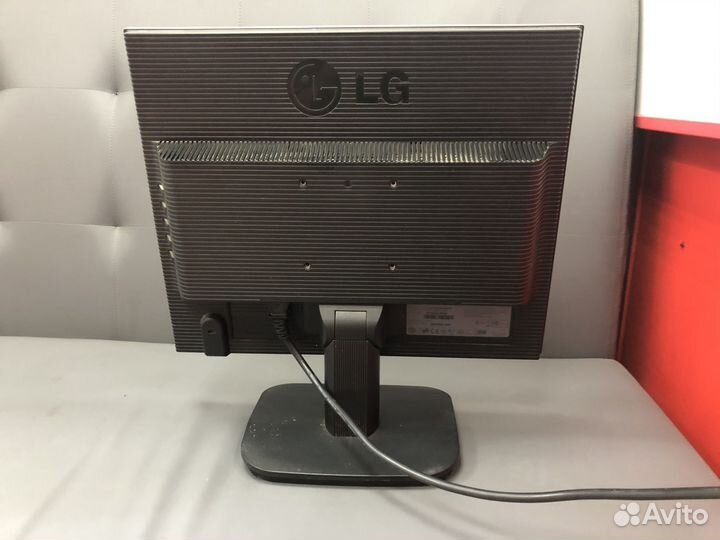 Монитор LG Flatron L1718S