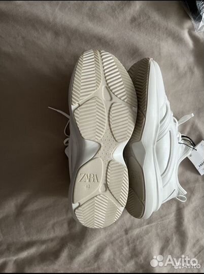 Кроссовки zara