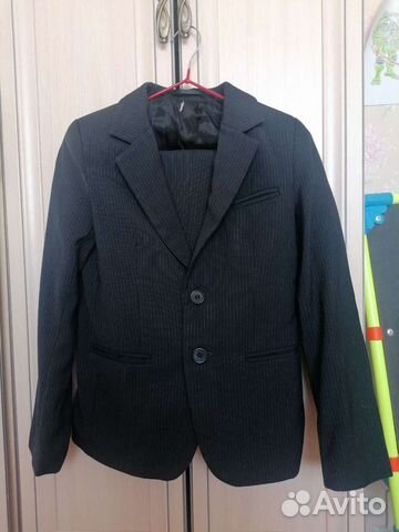 Костюм чёрный в полоску 134 размер