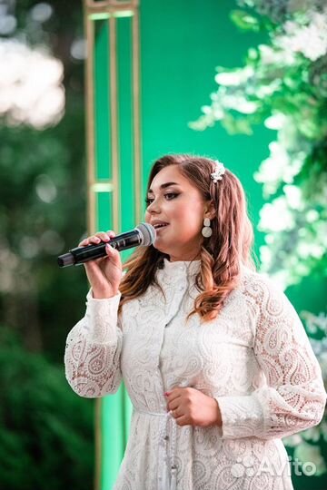 Ведущая и Диджей