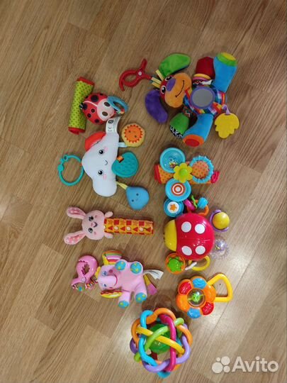 Погремушки,игрушки на коляску, кроватку