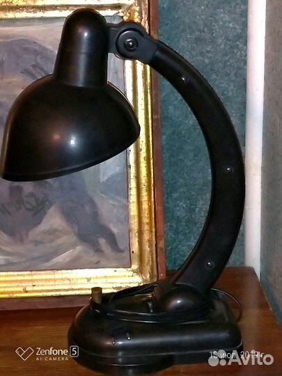 Настольная лампа